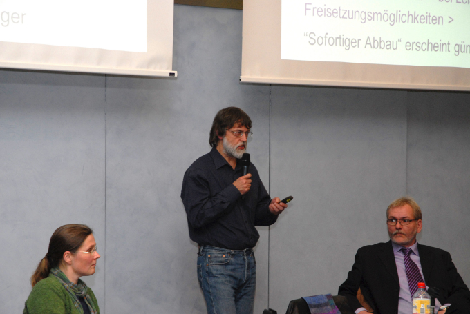 Wolfgang Neumann, Diplom-Physiker und kritischer Experte
