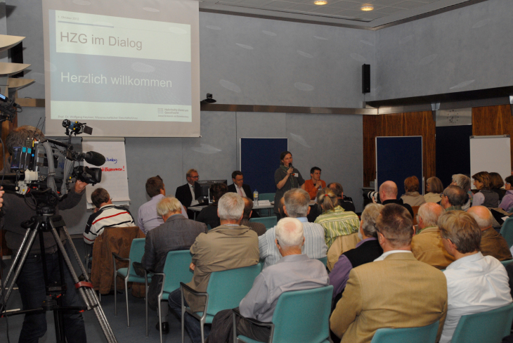 Auftakt der Veranstaltungsreihe „HZG im Dialog“ im Hörsaal auf dem Forschungsgelände. Foto: HZG/Patrick Kalb-Rottmann Auftakt der Veranstaltungsreihe „HZG im Dialog“ im Hörsaal auf dem Forschungsgelände