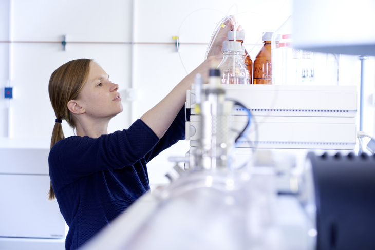 Wissenschaftlerin im Labor