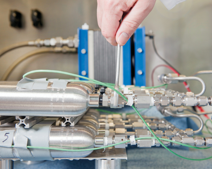 The Hereon hydrogen laboratory is used to research solid fuel tanks and fuel cells. Photo: Hereon/ Christian Schmid Fuel Cell