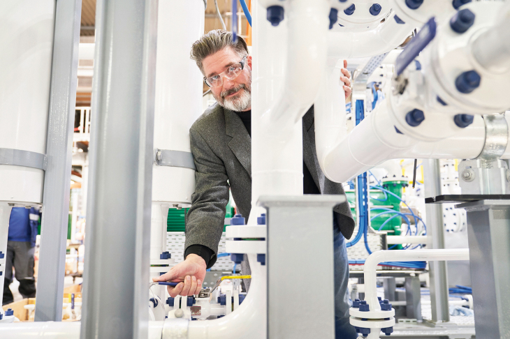 The brand new system is assembled in the factory. Photo: Hereon/Christian Schmid Henning Scheel at the membrane plant