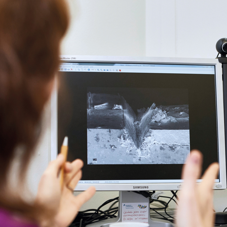"We are planning what you might call the Swiss army knife of in situ nanoindentation" - Krywka. Photo: Hereon/ R. Otzipka Dr. Krywka presents the Indenter on the monitor