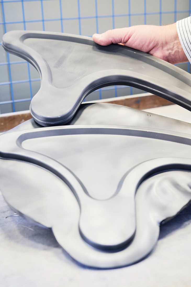 Part of an aircraft seat made from a magnesium 