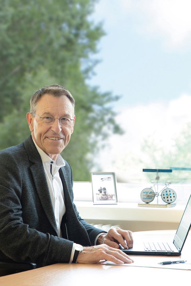 Photo: Hereon/Jan-Timo Schaube Wolfgang kaysser at his desk
